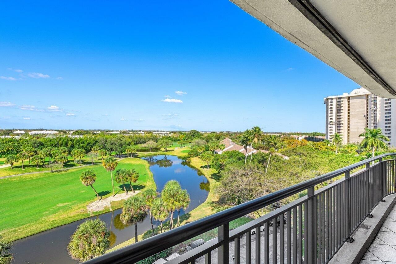 2427 Presidential Way, Unit 701, West Palm Beach, FL 33401 Photo