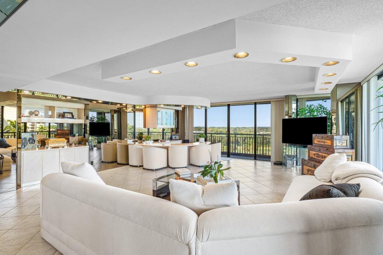 2427 Presidential Way, Unit 701, West Palm Beach, FL 33401 Photo