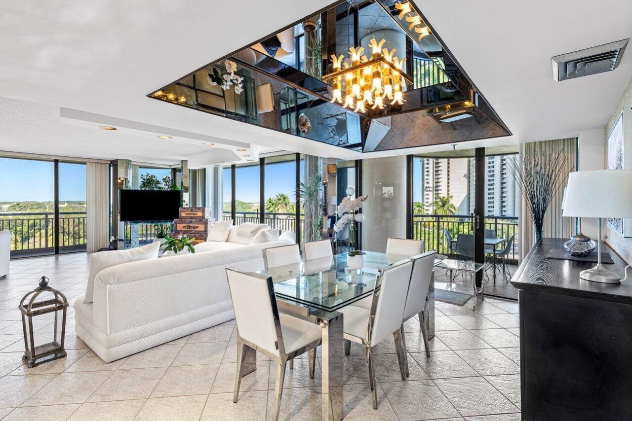 2427 Presidential Way, Unit 701, West Palm Beach, FL 33401 Photo
