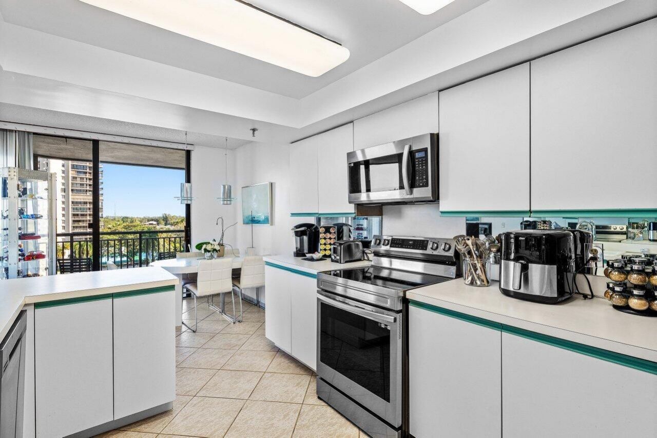 2427 Presidential Way, Unit 701, West Palm Beach, FL 33401 Photo