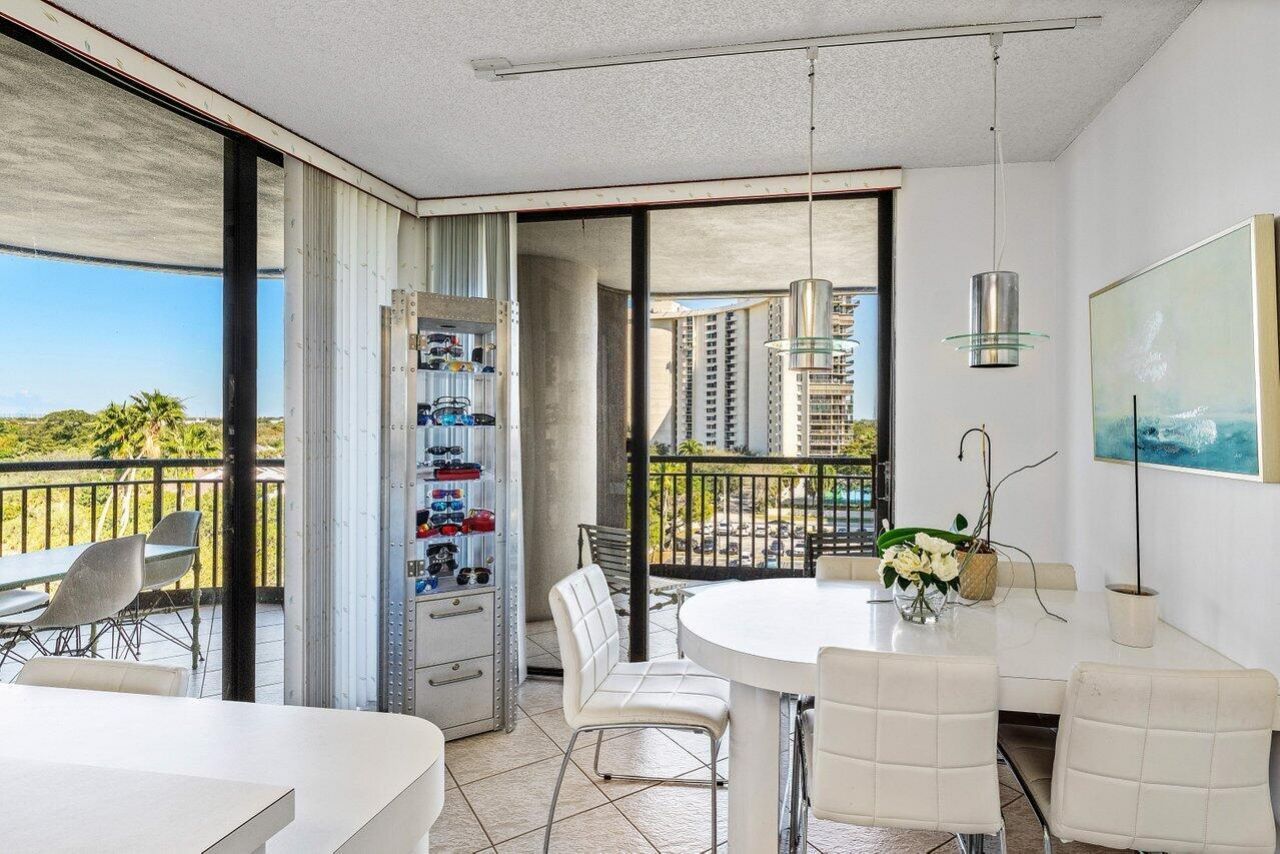 2427 Presidential Way, Unit 701, West Palm Beach, FL 33401 Photo