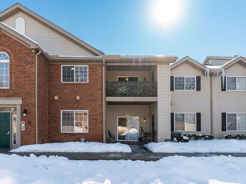 208 Shelbourne Forest Way, Delaware, OH 43015 Photo 3