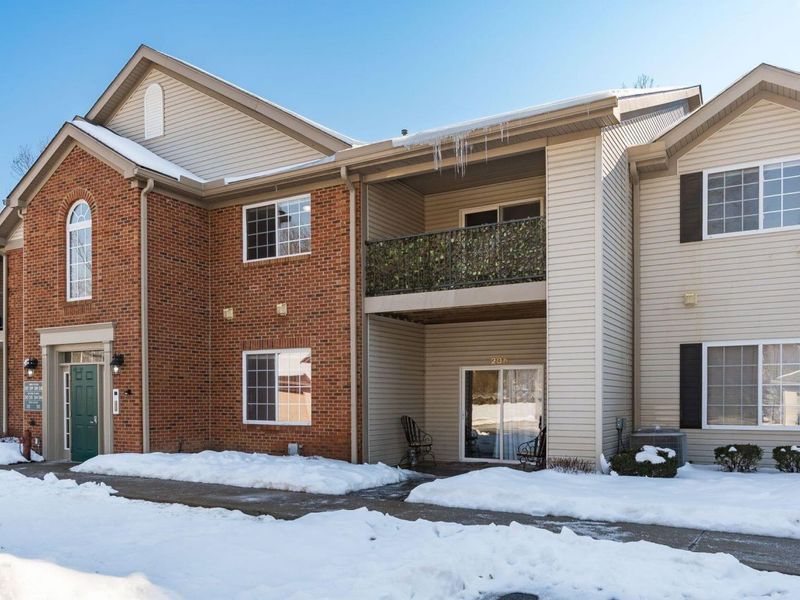 208 Shelbourne Forest Way, Delaware, OH 43015 Photo 3