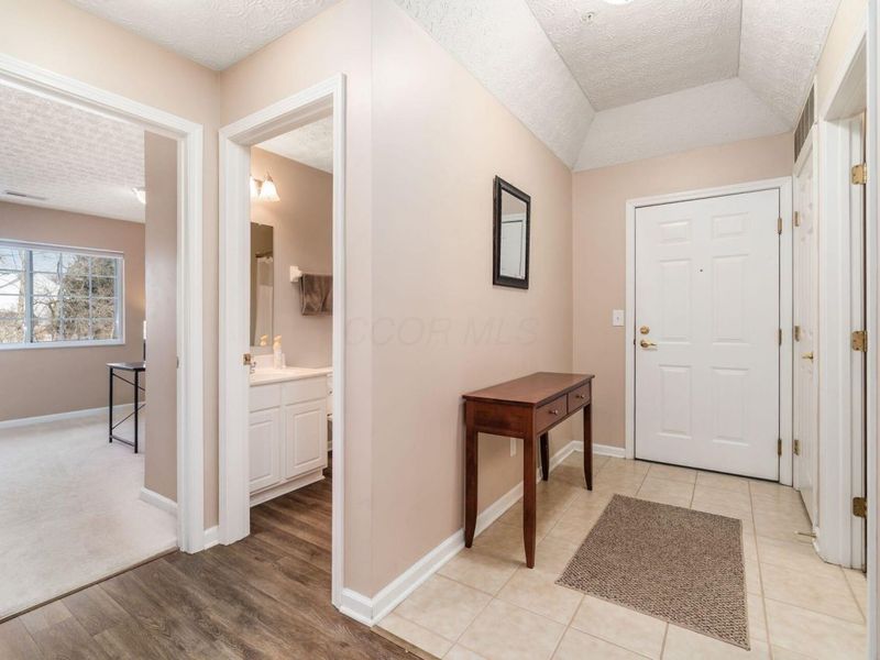 208 Shelbourne Forest Way, Delaware, OH 43015 Photo 6