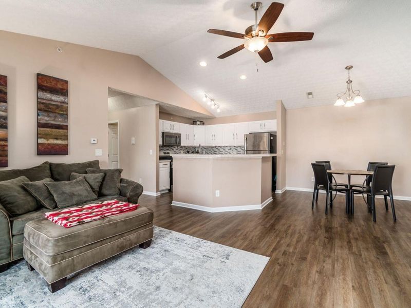 208 Shelbourne Forest Way, Delaware, OH 43015 Photo 8