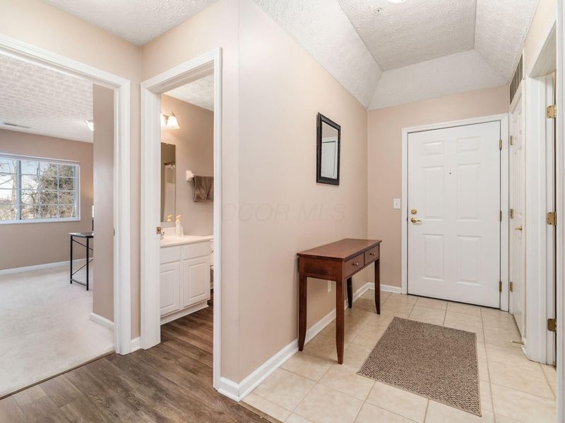 208 Shelbourne Forest Way, Delaware, OH 43015 Photo 9