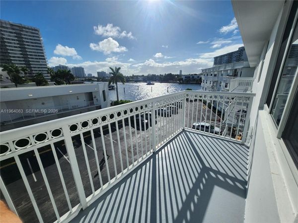 1913 S Ocean Dr, Unit 423, Hallandale Beach, FL 33009