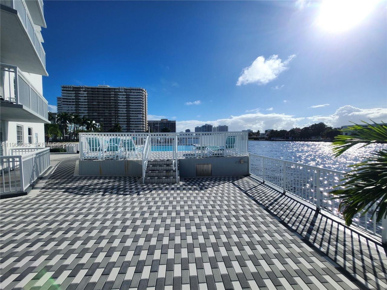 1913 S Ocean Dr, Unit 423, Hallandale Beach, FL 33009 Photo