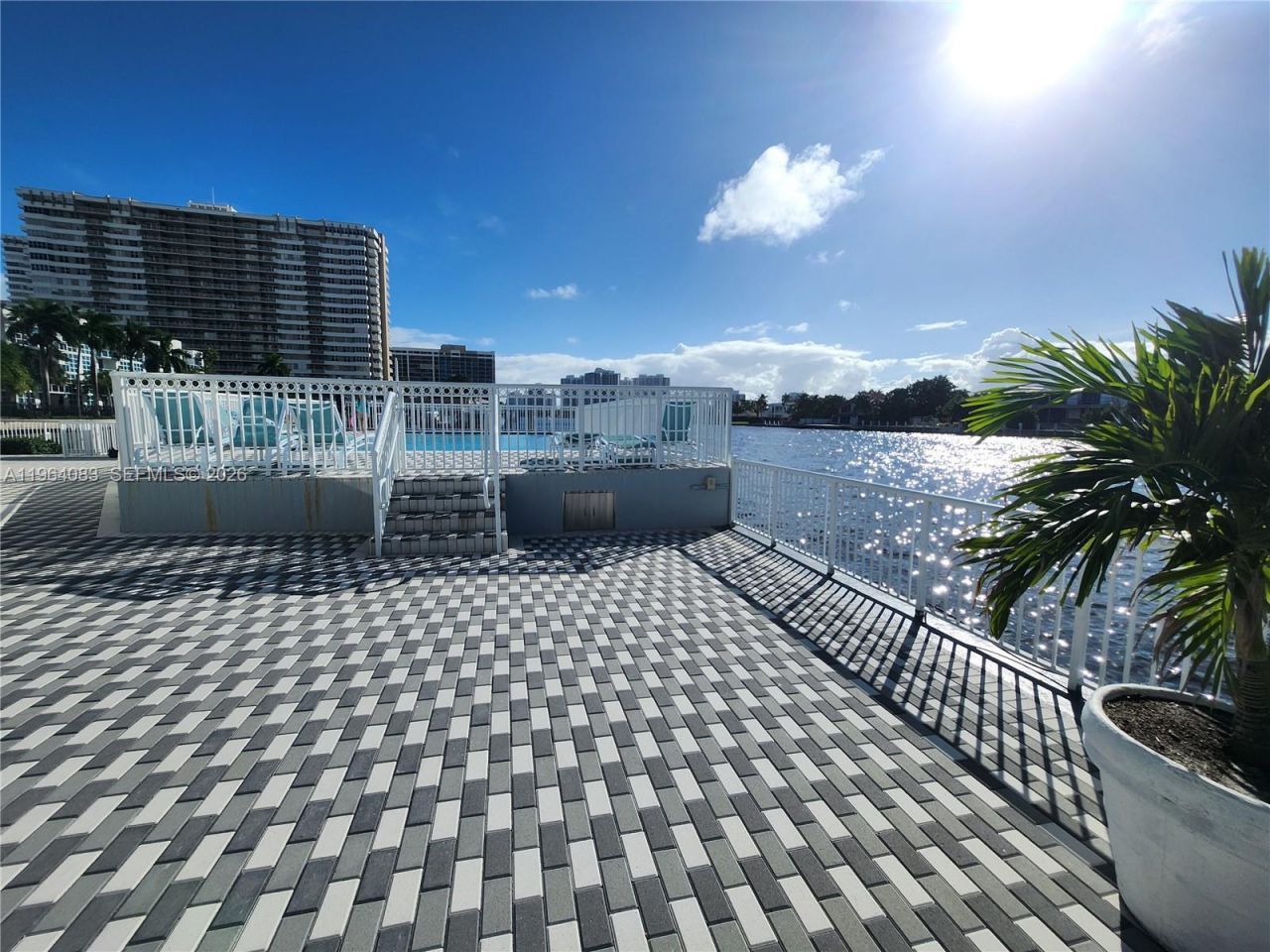 1913 S Ocean Dr, Unit 423, Hallandale Beach, FL 33009 Photo