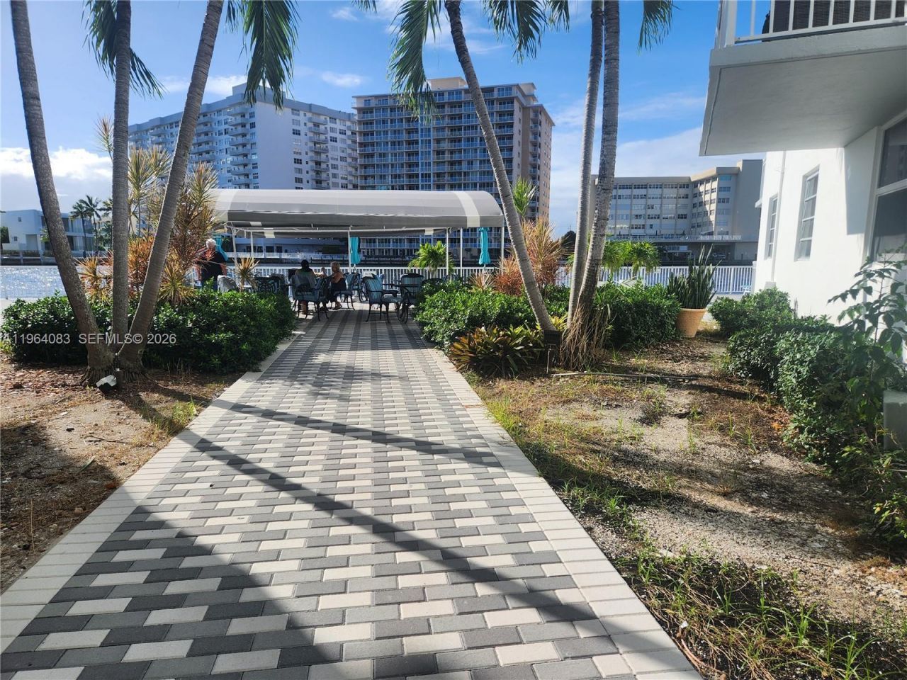 1913 S Ocean Dr, Unit 423, Hallandale Beach, FL 33009 Photo