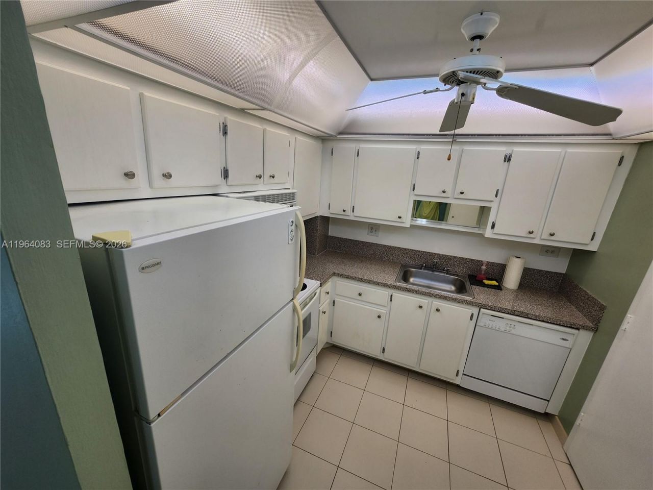1913 S Ocean Dr, Unit 423, Hallandale Beach, FL 33009 Photo