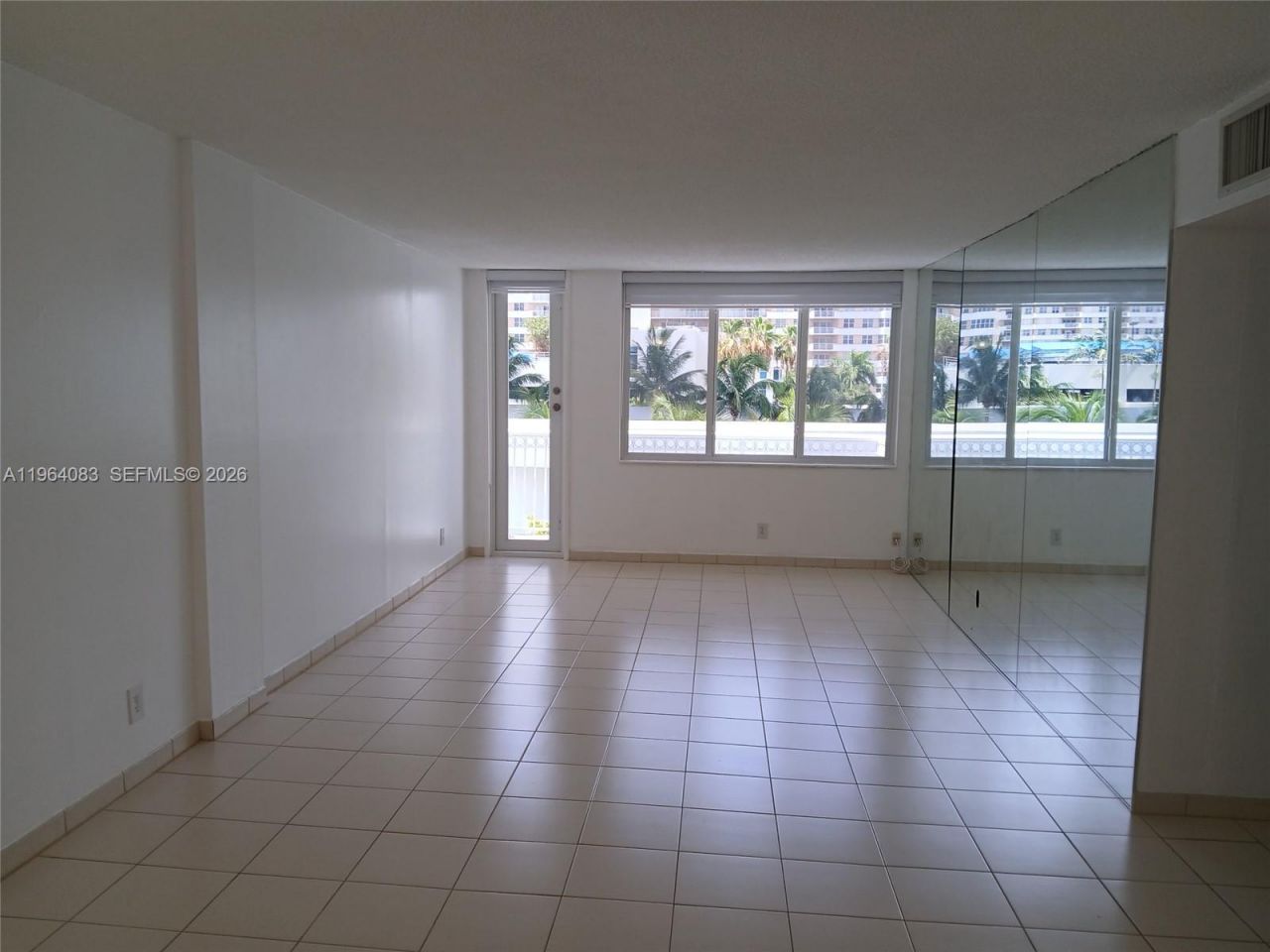 1913 S Ocean Dr, Unit 423, Hallandale Beach, FL 33009 Photo