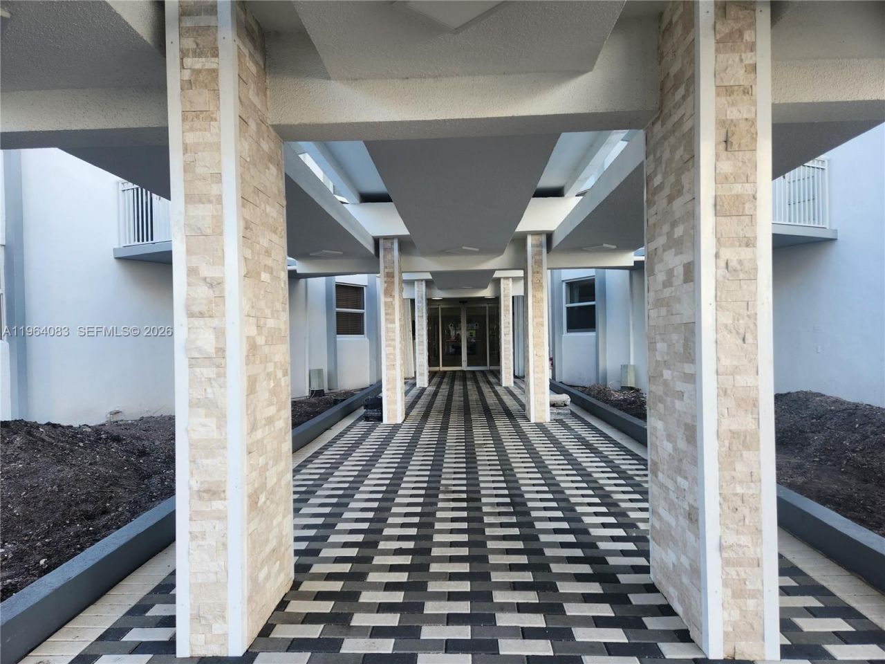 1913 S Ocean Dr, Unit 423, Hallandale Beach, FL 33009 Photo
