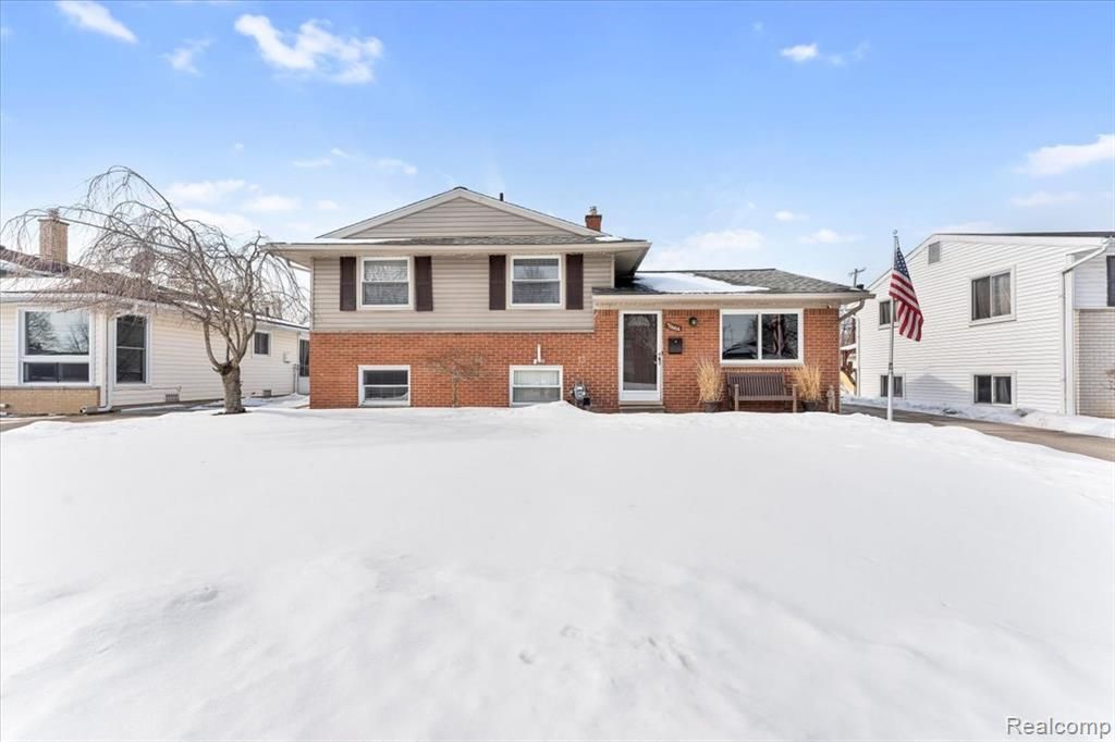 31664 Sweetbriar Drive, Rockwood, MI 48173 Main Photo