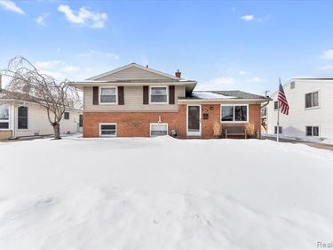 31664 Sweetbriar Drive, Rockwood, MI 48173