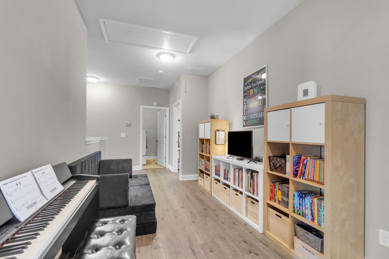 433 Turnstone Street Photo 17