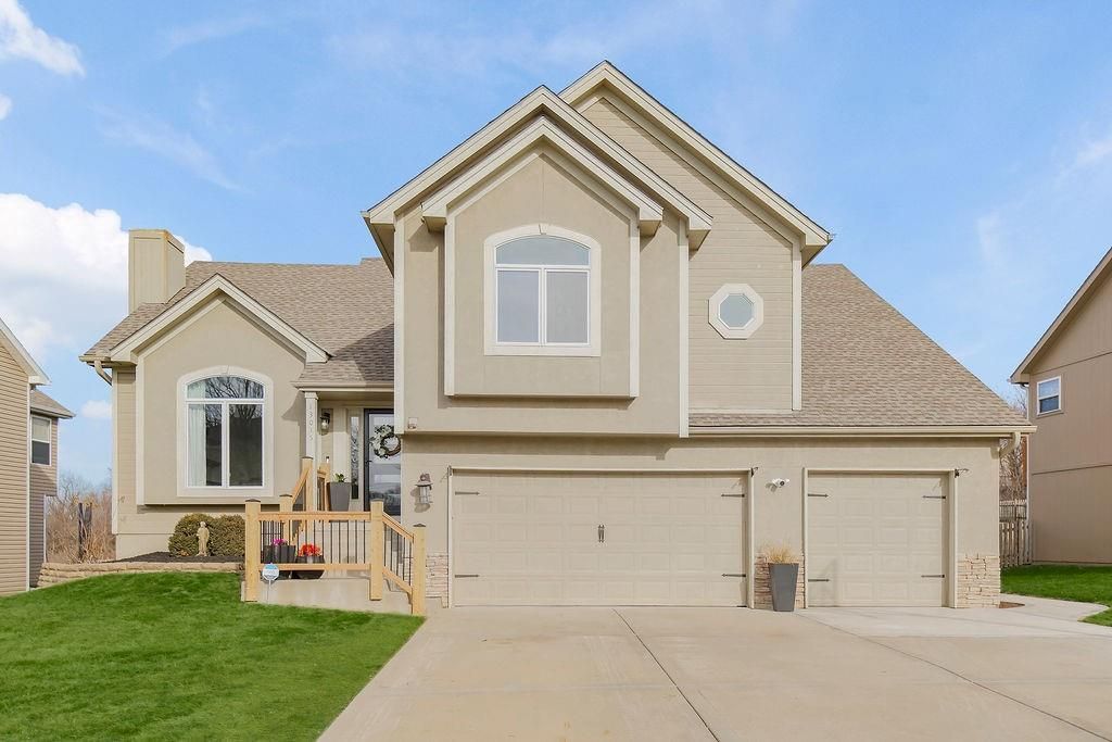 13015 Ridgeview Drive, Platte City, MO 64079 Main Photo