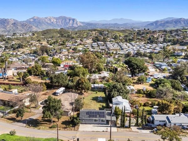 8553 Gardena Rd, Lakeside, CA 92040