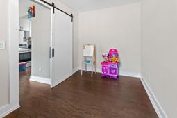 2754 E Surrey Drive photo 4