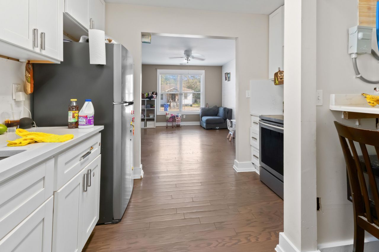 2754 E Surrey Drive Photo 6