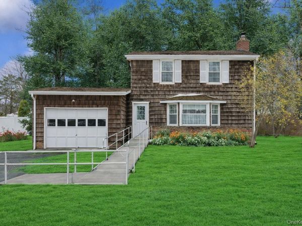 6 Oak Street, Saint James, NY 11780