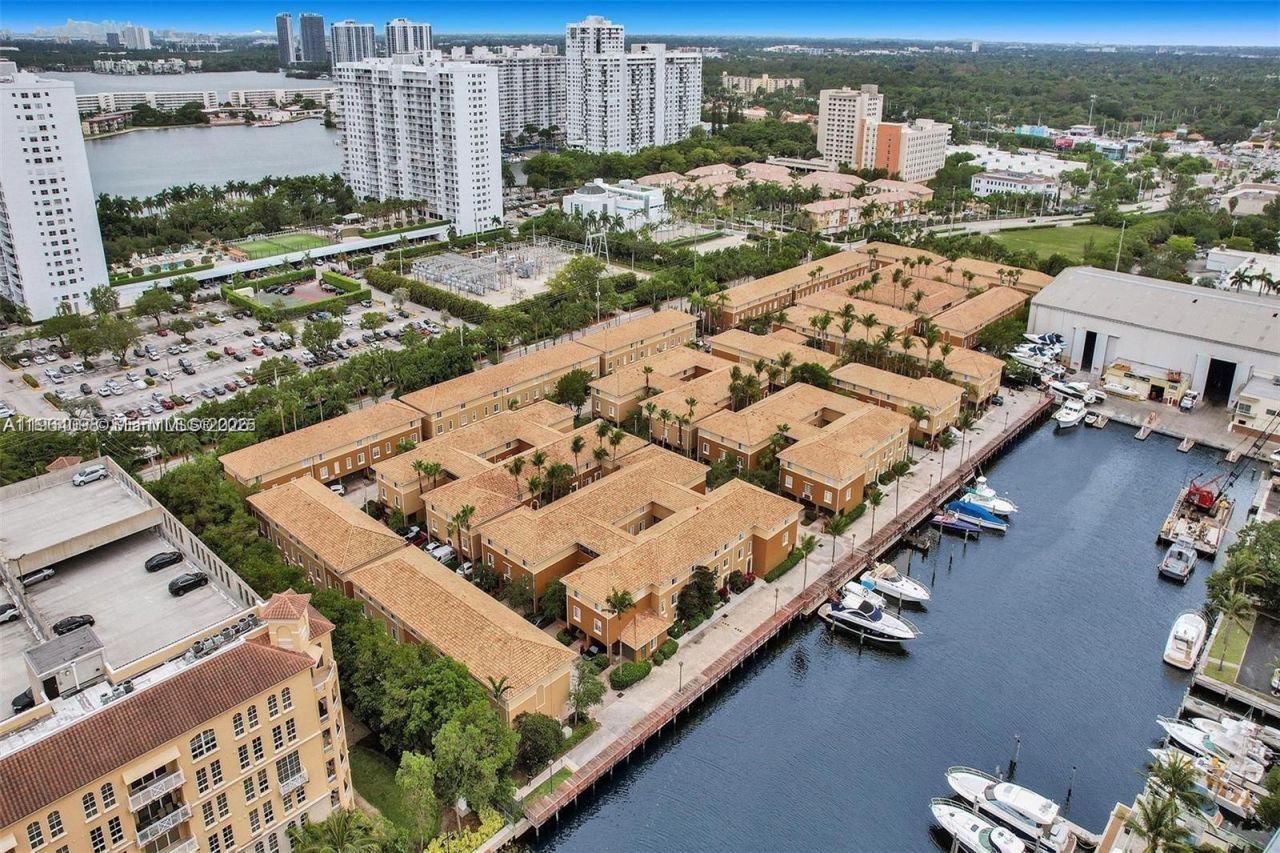 2881 NE 185th St , Unit 102, Aventura, FL 33180 Photo