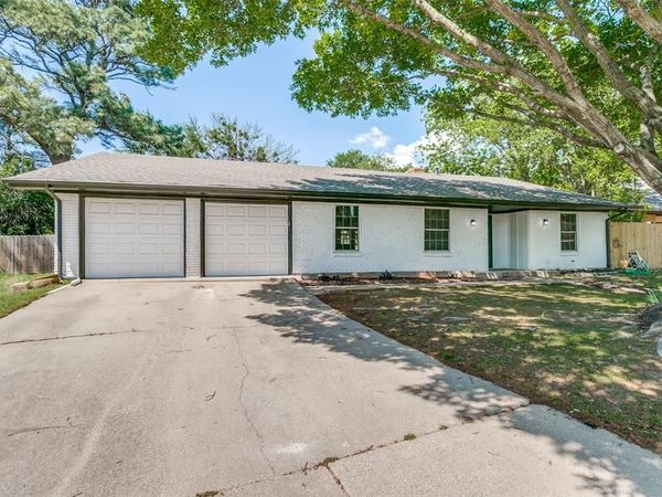 933 Charleston Court , Bedford, TX 76022