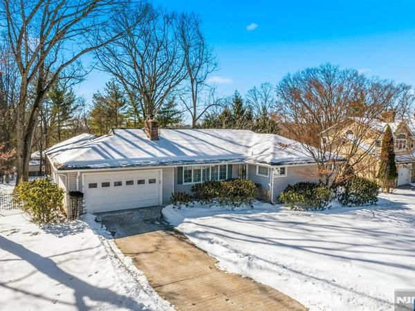 7 Maple Hill Drive, WOODCLIFF LAKE, NJ 07677