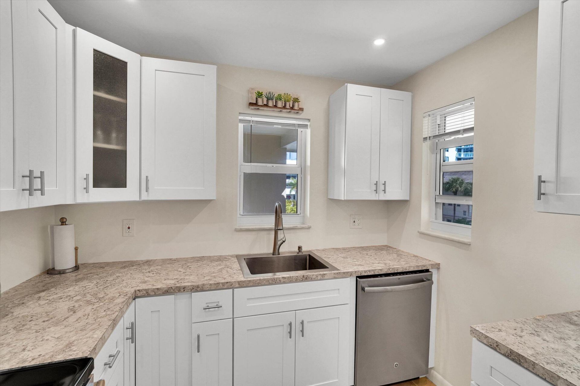 2600 Diana Drive, Unit 301, Hallandale Beach, FL 33009 Photo