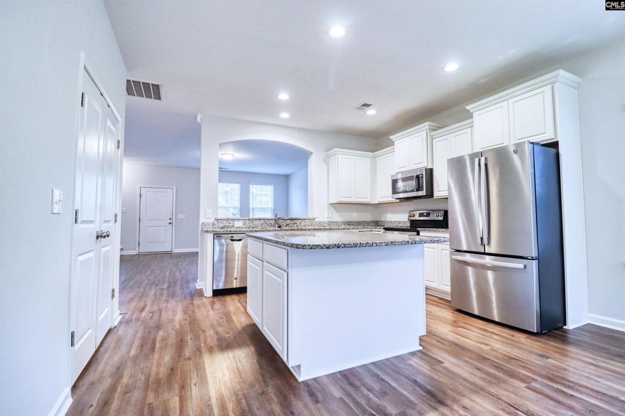 1355 Tamarind Lane  Photo 4