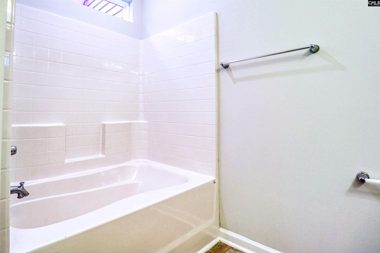 1355 Tamarind Lane  Photo 9