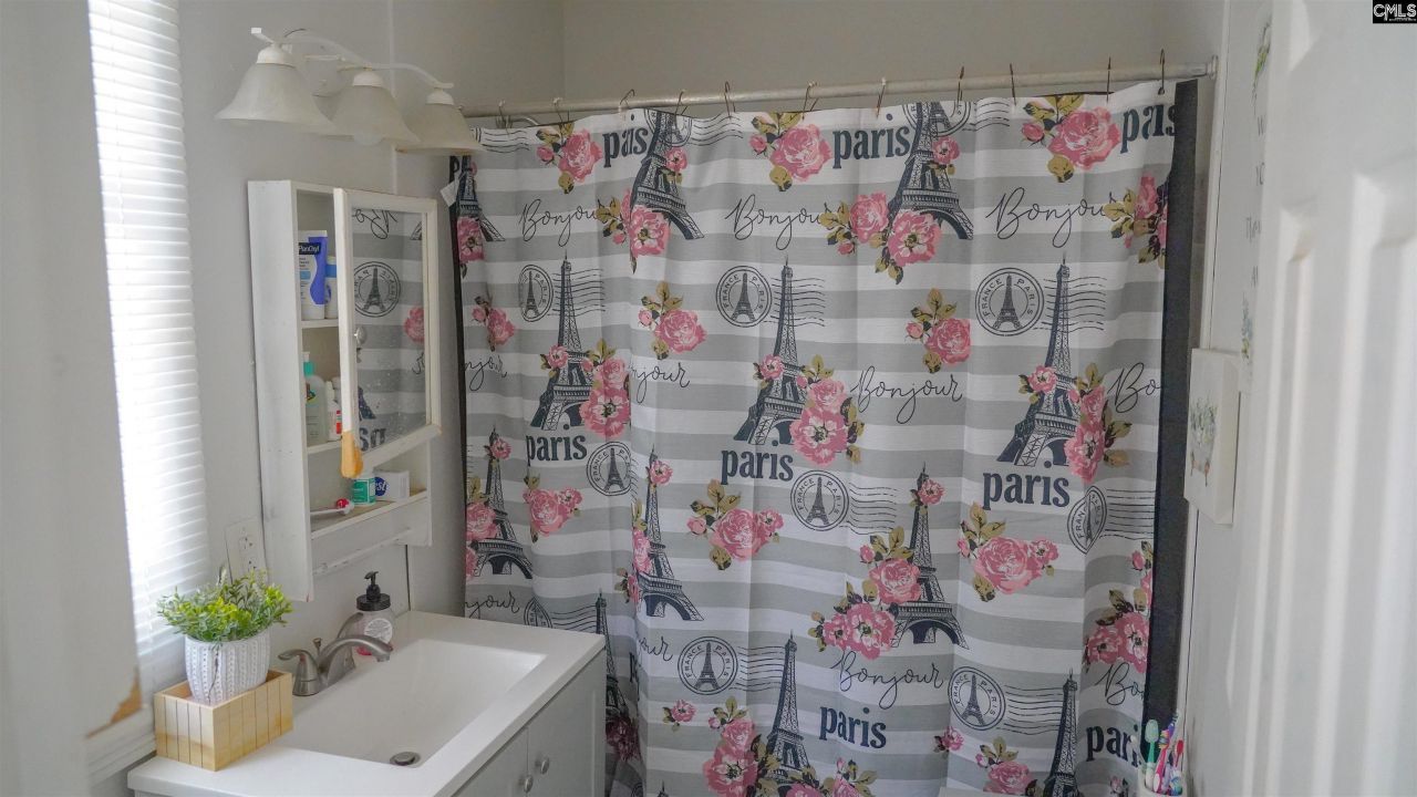 1005 Denny Road Photo 6