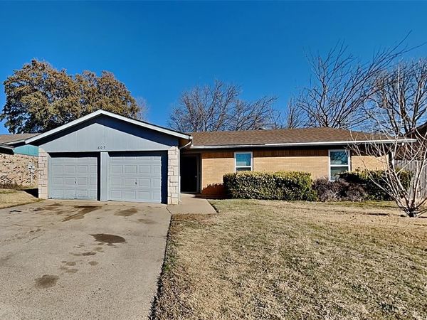 605 Rockledge Drive, Saginaw, TX 76179