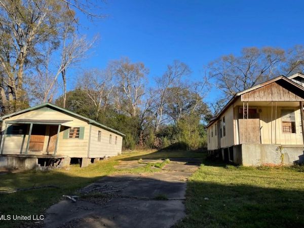 1016-18 Eminence Row, Jackson, MS 39213