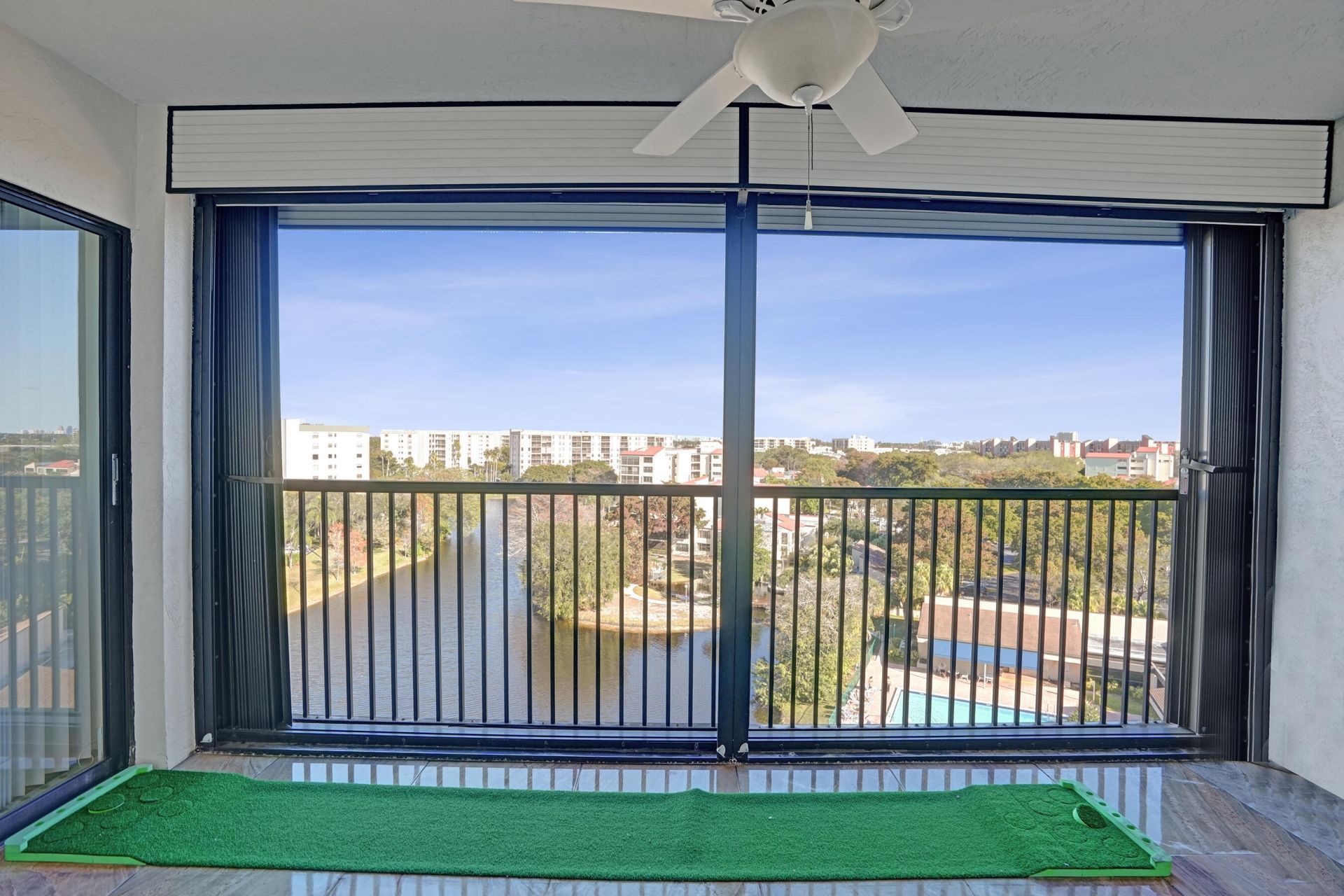 2334 S Cypress Bend Drive, Unit 907, Pompano Beach, FL 33069 Photo