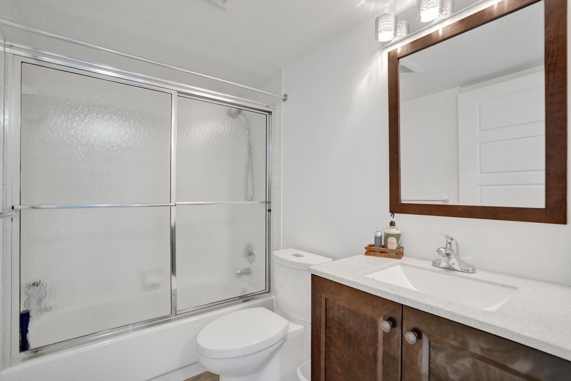 2334 S Cypress Bend Drive, Unit 907, Pompano Beach, FL 33069 Photo