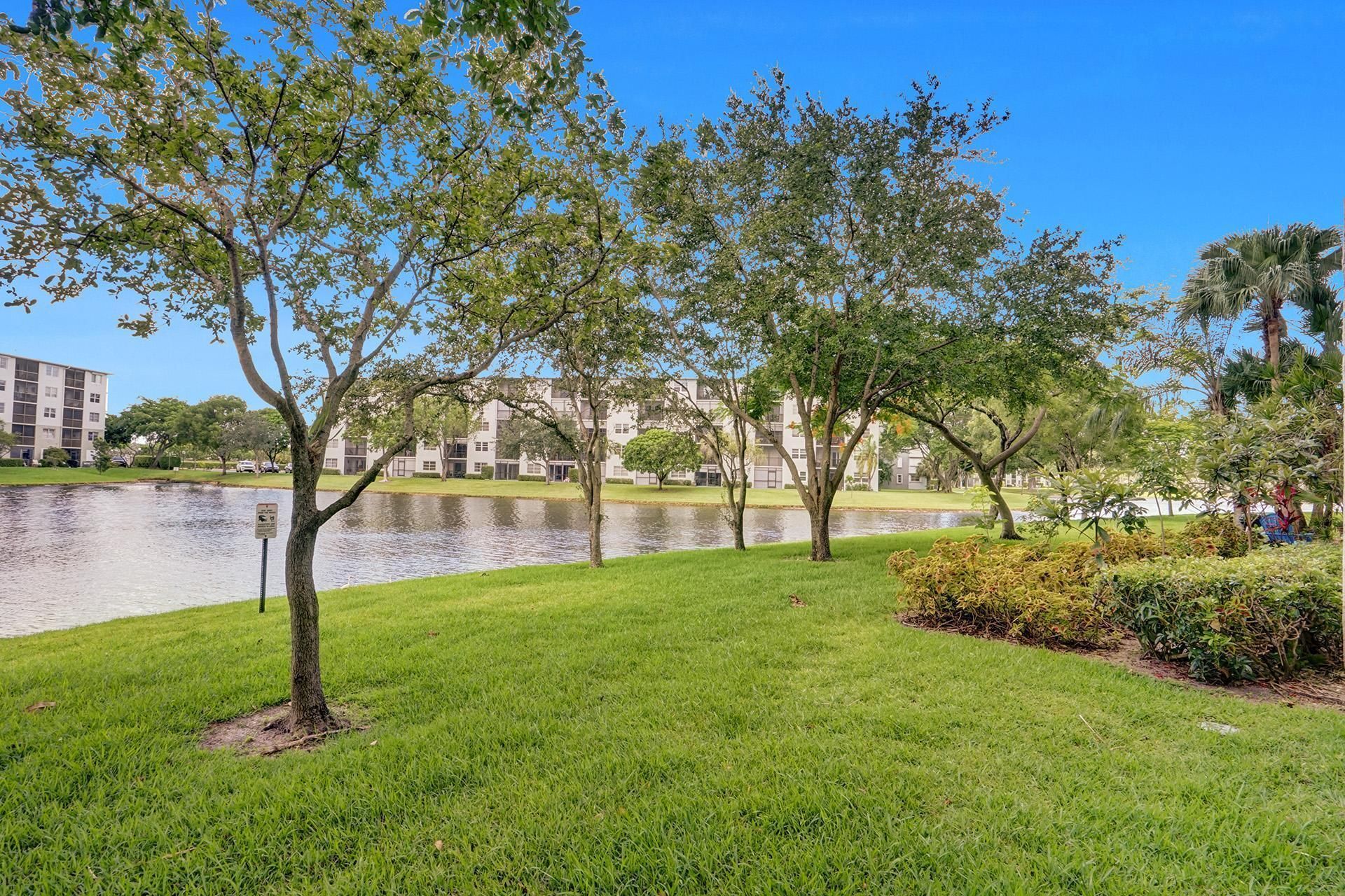 2334 S Cypress Bend Drive, Unit 907, Pompano Beach, FL 33069 Photo