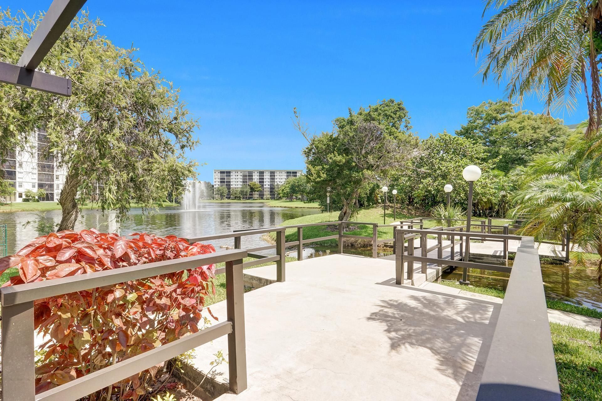 2334 S Cypress Bend Drive, Unit 907, Pompano Beach, FL 33069 Photo