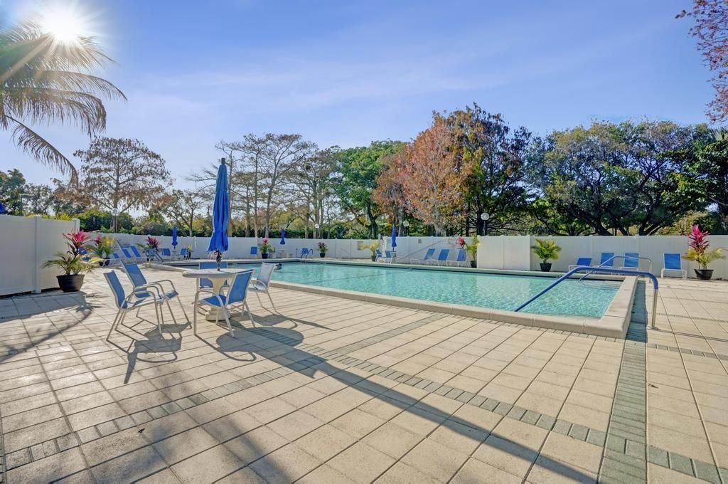 2334 S Cypress Bend Drive, Unit 907, Pompano Beach, FL 33069 Photo