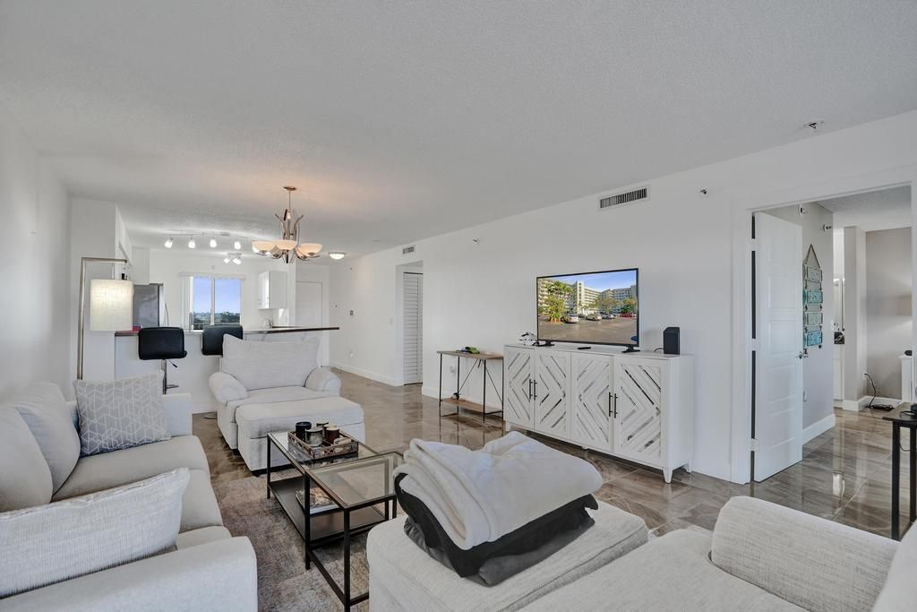 2334 S Cypress Bend Drive, Unit 907, Pompano Beach, FL 33069 Photo