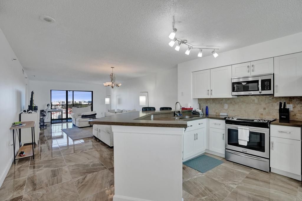 2334 S Cypress Bend Drive, Unit 907, Pompano Beach, FL 33069 Photo