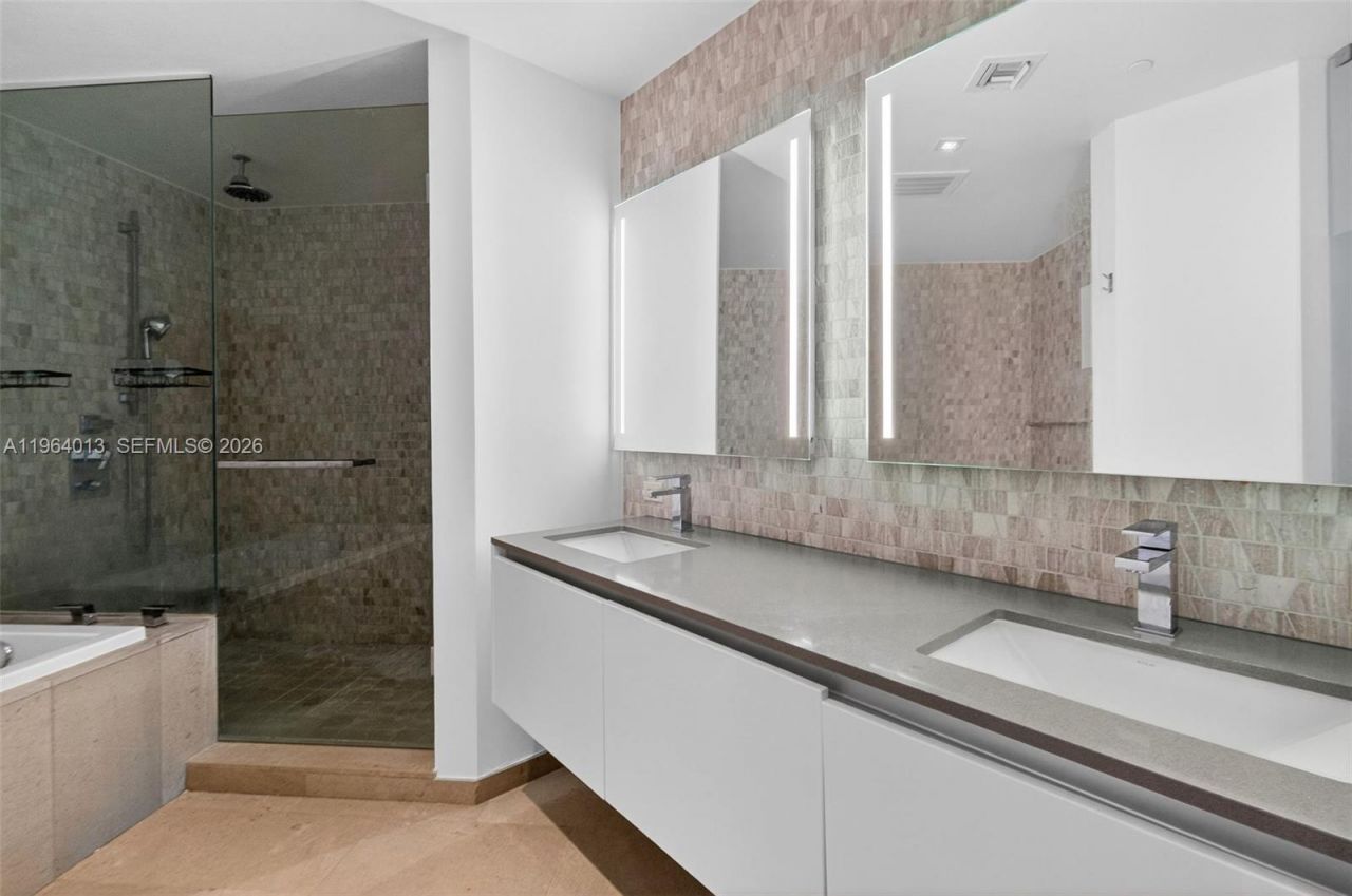 68 SE 6th St , Unit 1702, Miami, FL 33131 Photo