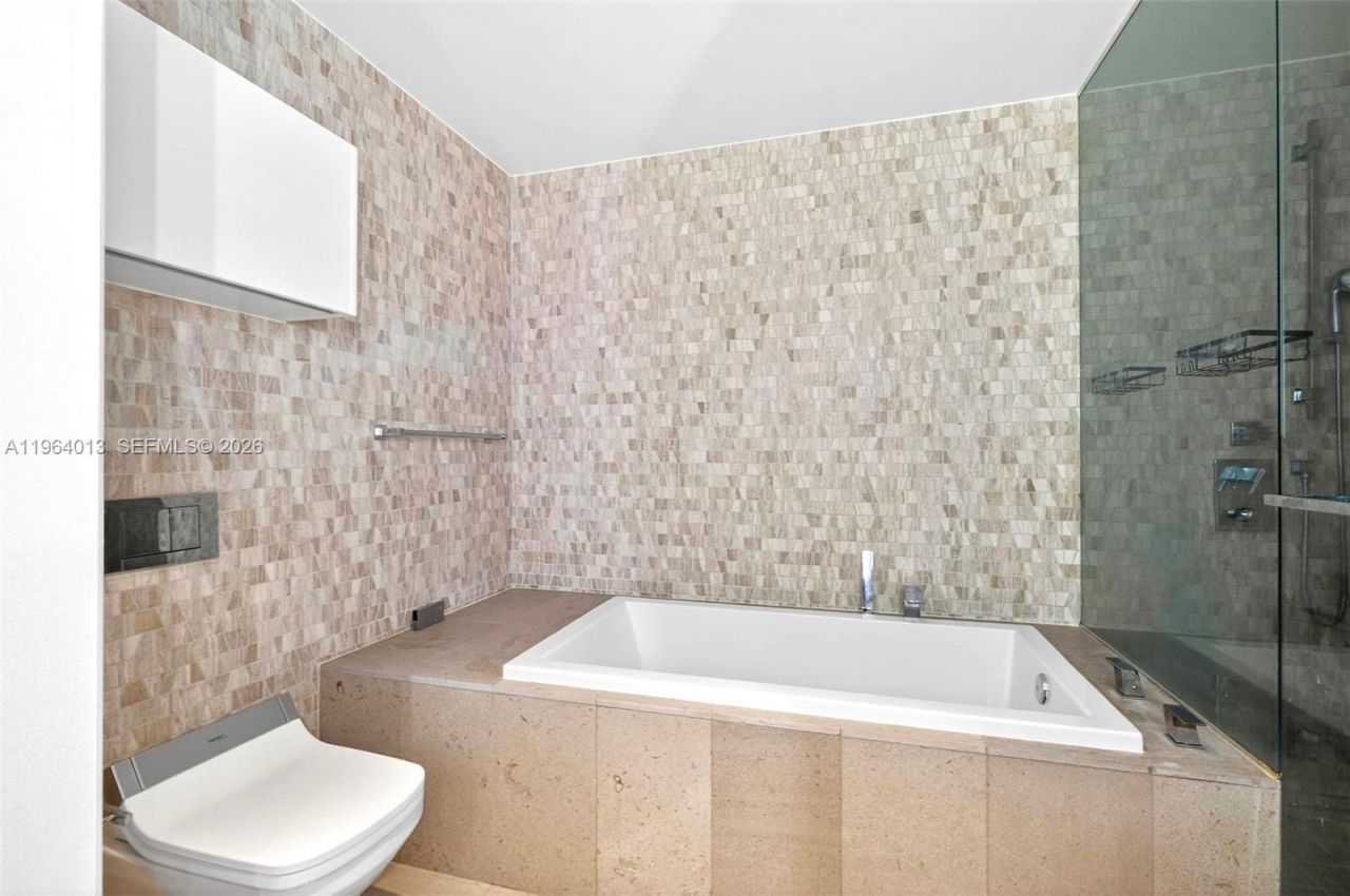 68 SE 6th St , Unit 1702, Miami, FL 33131 Photo