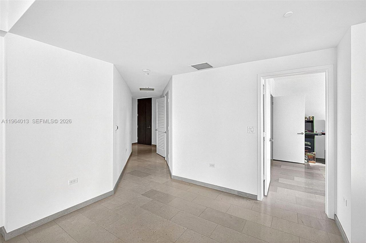 68 SE 6th St , Unit 1702, Miami, FL 33131 Photo