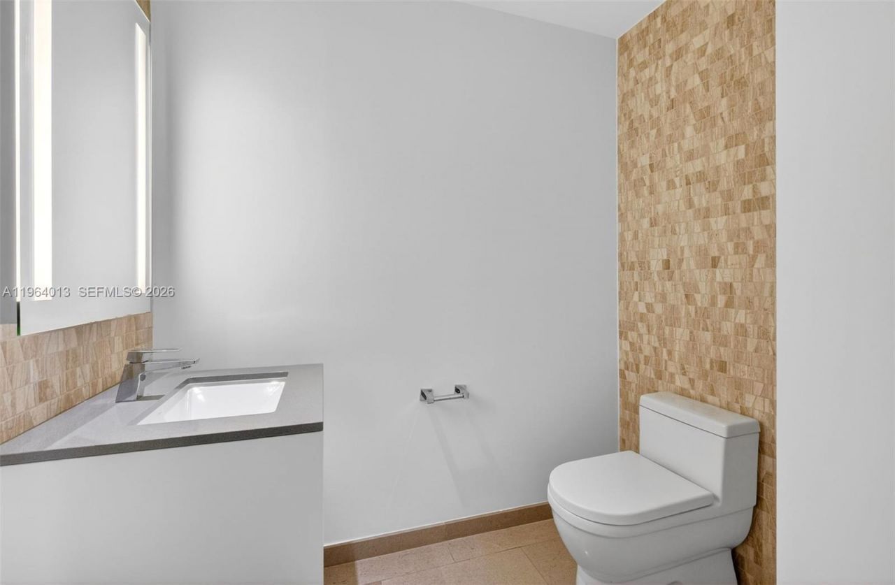 68 SE 6th St , Unit 1702, Miami, FL 33131 Photo