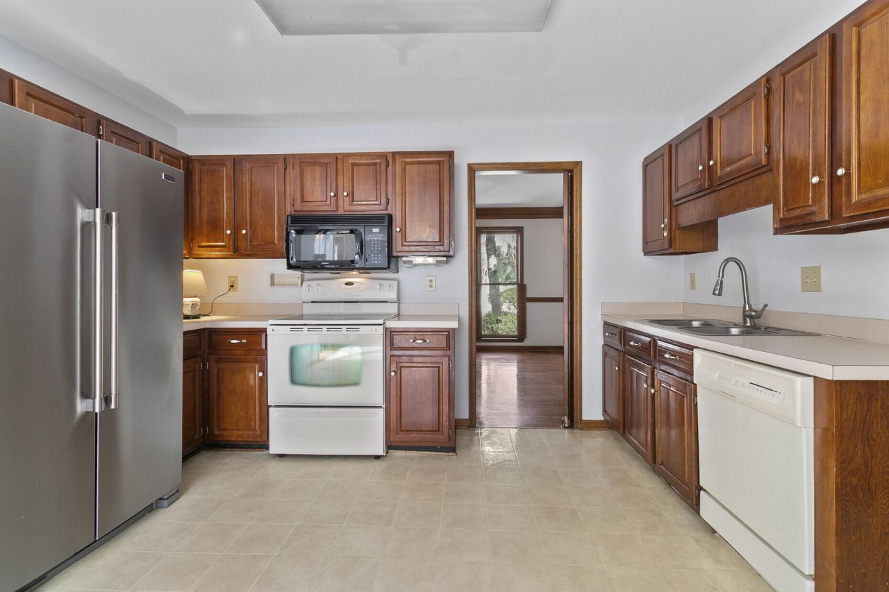 1405 Pine Island Photo 13