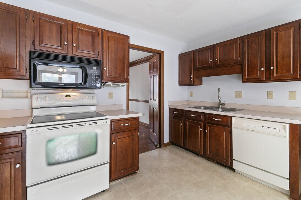 1405 Pine Island Photo 14