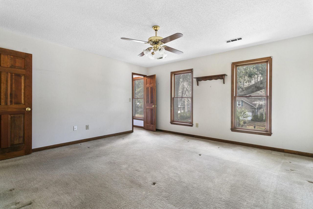 1405 Pine Island Photo 18