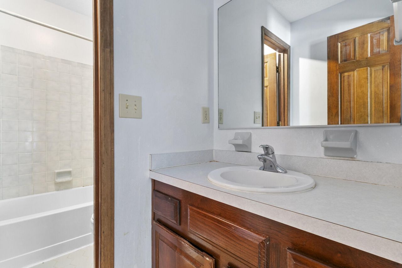 1405 Pine Island Photo 20