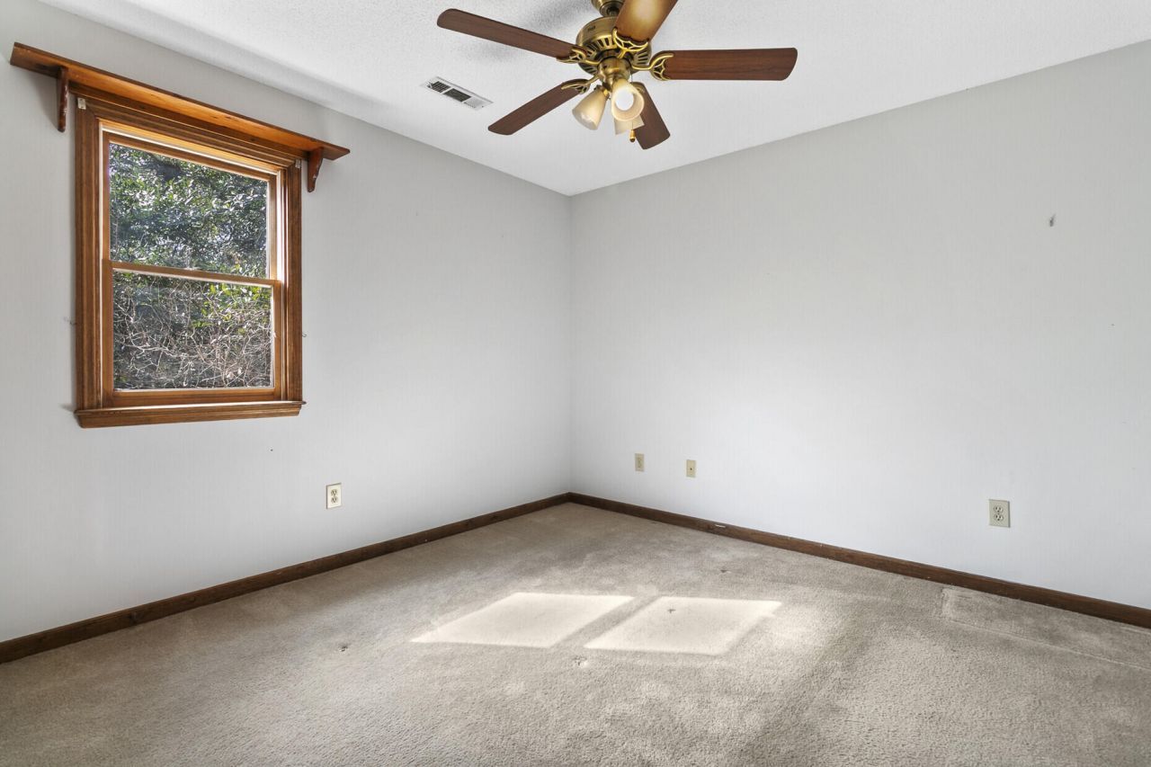 1405 Pine Island Photo 25